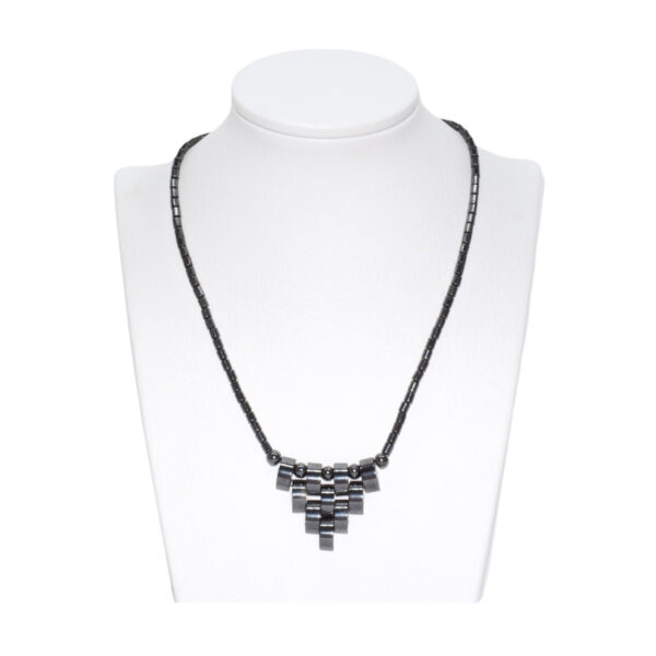 Collar Hematita con Colgante Triangulo