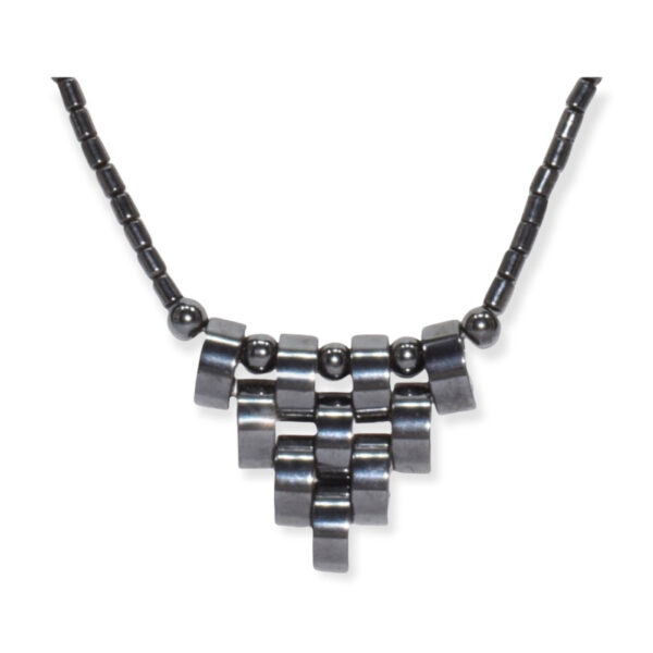 Collar Hematita con Colgante Triangulo - Image 2